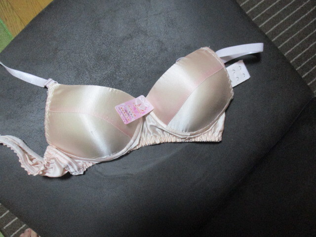 未使用 シルクブラジャー 薄いピンク 36 送料1枚290円、2枚390円拍卖