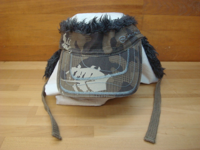 新品CHIEMSEE(キムジー)プラスマイナスメンズ 裏ボア 耳あて付きサンバイザー SIFF-CAP AOP 3518拍卖