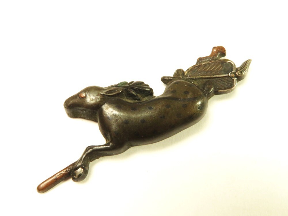 【8565】明治期 堤物 タバコ道具 赤銅地 鹿に軍配 金具 重量3g(初品・買取品)拍卖