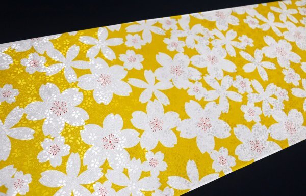 【京わぎれ】正絹 長襦袢はぎれ 小桜詰地紋紋綸子生地 桜花文様 黄色地 袷(無双)うそつき袖・替え袖用 4.4m拍卖