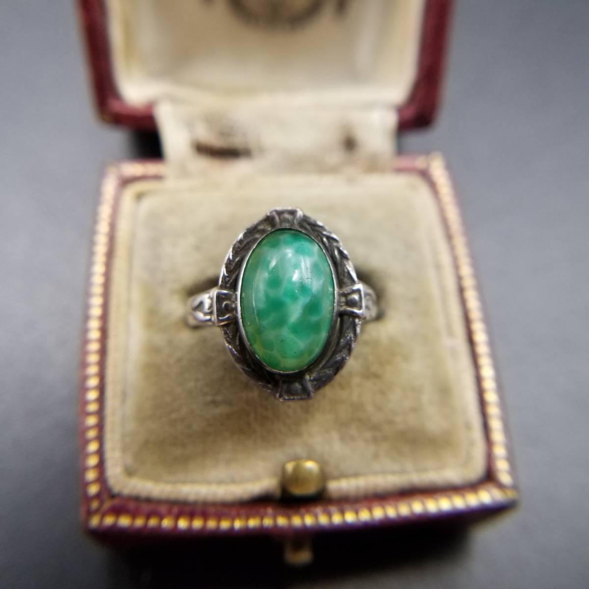 グリーンマーブルガラス カボション フラワー 彫刻 925 シルバー ビンテージ リング 2.5g 銀 指輪 オーバル 編み込みリム R9-E拍卖