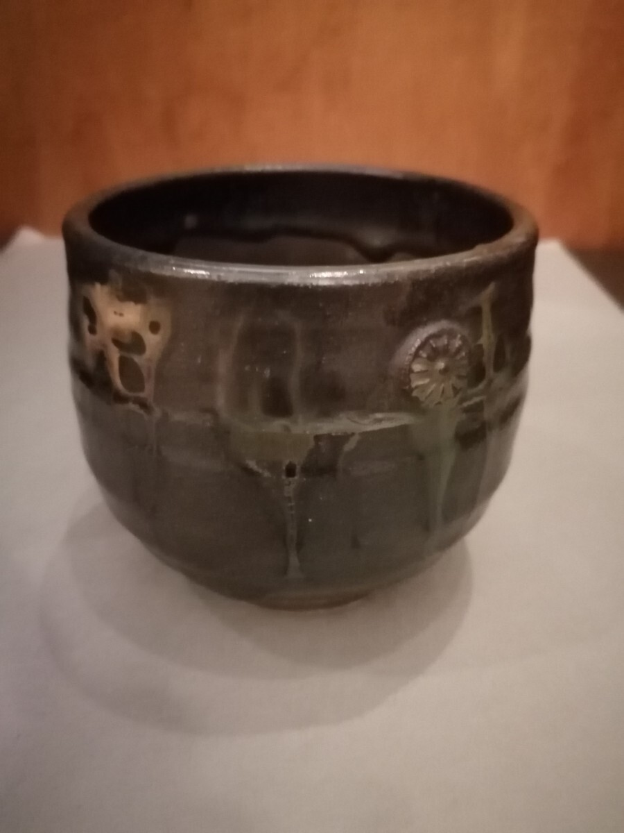 菊貼花茶碗 大正頃 在銘 香山園 箱付き  茶碗  茶道具  抹茶碗  茶器 茶道 CW09h8拍卖