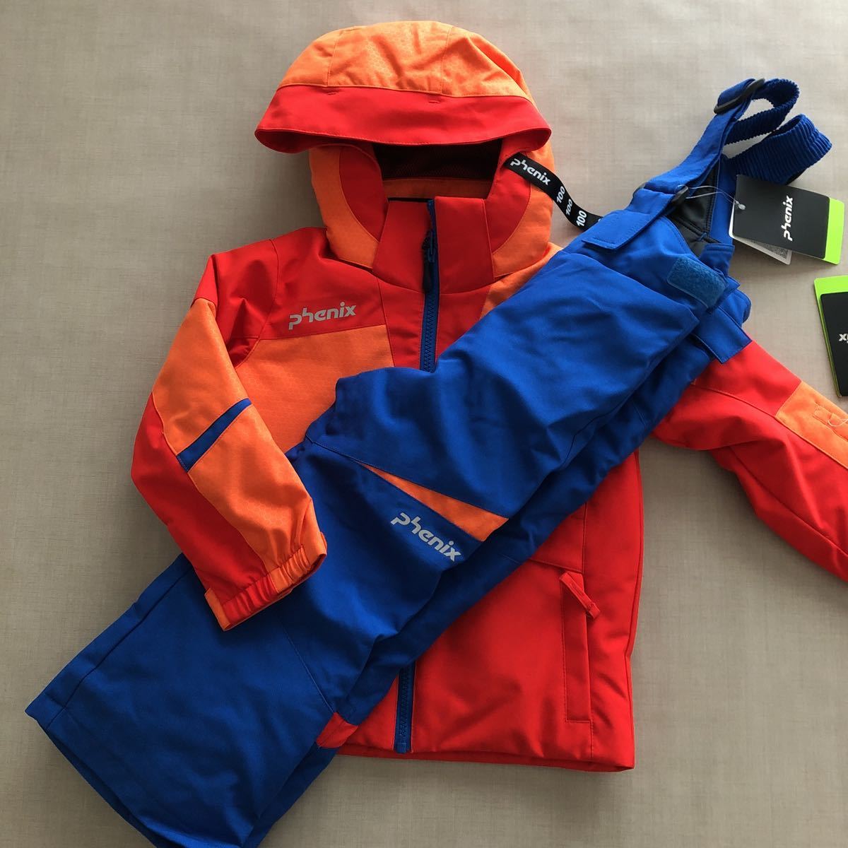 新品・未使用 フェニックス 子供 スキーウェア 上下セット ◆ 100 ◆ PS9G22P73拍卖