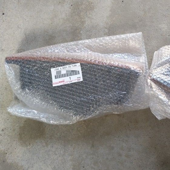 【未使用・残僅か】トヨタ 純正品 ランクル80 フロント ウインカー ターンシグナルランプ レンズ 運転席側のみ 右側 1992/4 - 1998/1拍卖