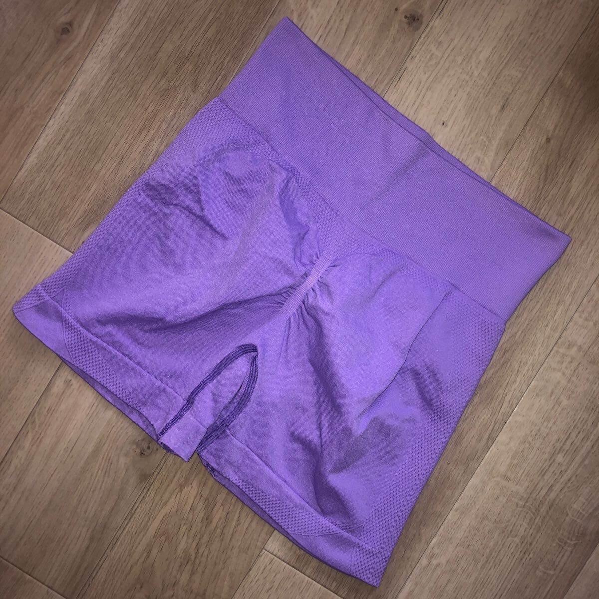 ハーフ レギンス パープル 紫 M ショーツ 新品 ヒップ ヨガ ジム トレーニング ランニング スパッツ パンツ拍卖