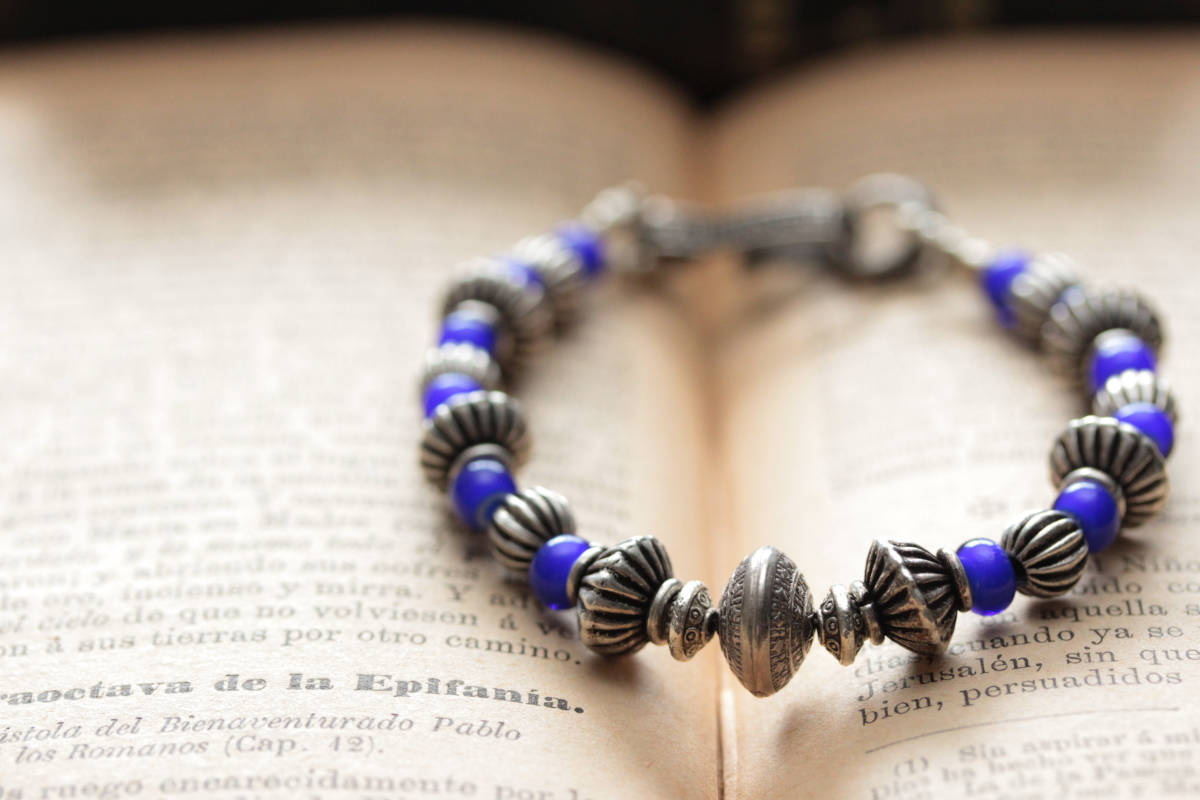 *vintage metal beads & whitehearts ブレスレットB拍卖