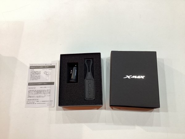 XMAXロゴ入りグッズ「オリジナル本革キーホルダー」 「USBチャージャー」 F拍卖