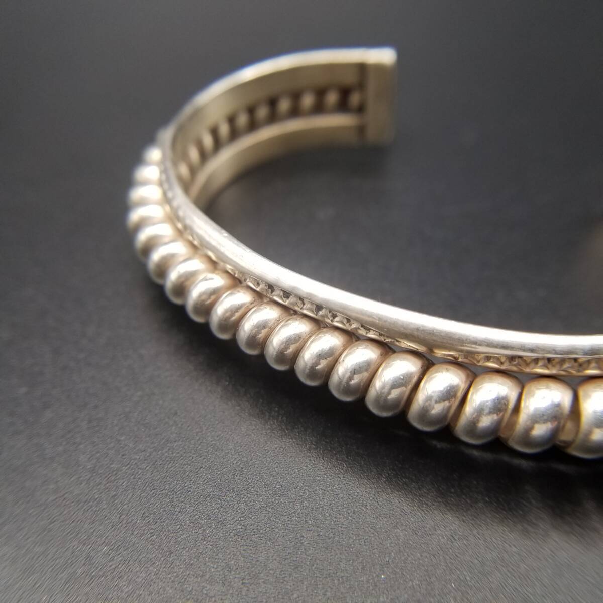 ナバホ族 Franklin & Verna Tahe ロープ ツイスト ヴィンテージ カフブレスレット 925 シルバー K12ゴールド金張り 存在感 NAVAJO Y19-A拍卖