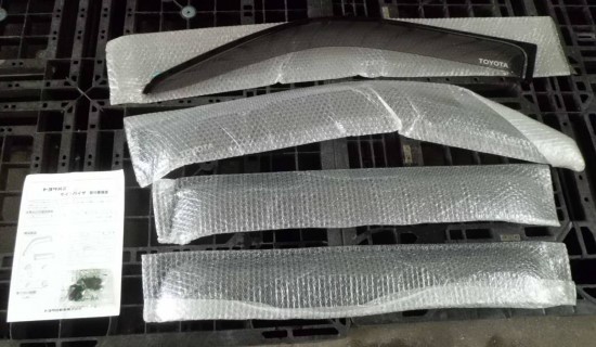 【トヨタ純正新品】TOYOTA 未使用品 ★超希少品★ ランクル 100 サイドバイザー左右 ドアバイザー ランドクルーザー UZJ100 HDJ101拍卖