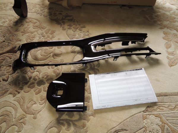 残りわずか!【未使用 ホンダ 純正流用】ヴェゼル RU コンソールガーニッシュ RS用 ピアノブラック拍卖