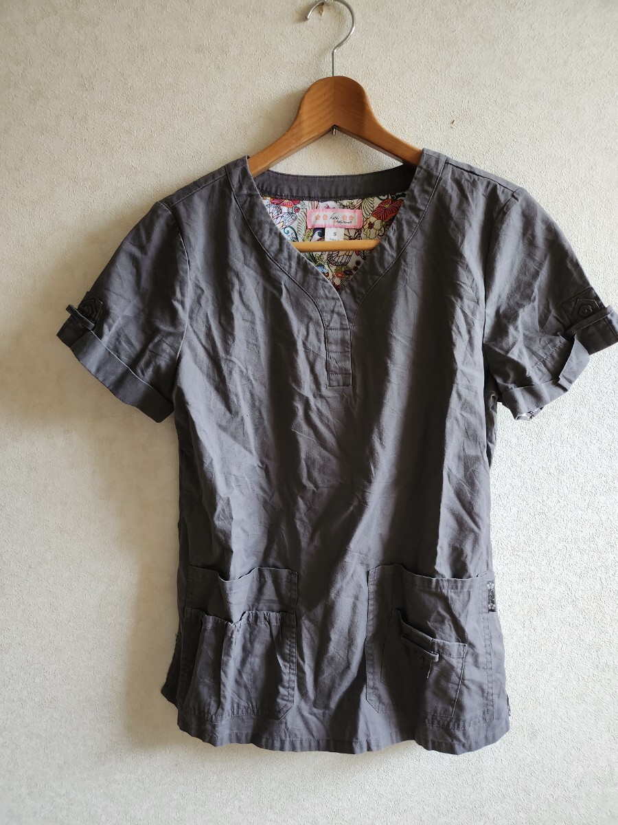 ◆医療系スクラブシャツ◆Kathy Peterson S プルオーバー メディカル ホスピタルドクターシャツ スマホ ポケット付 USED◆古着・中古品拍卖