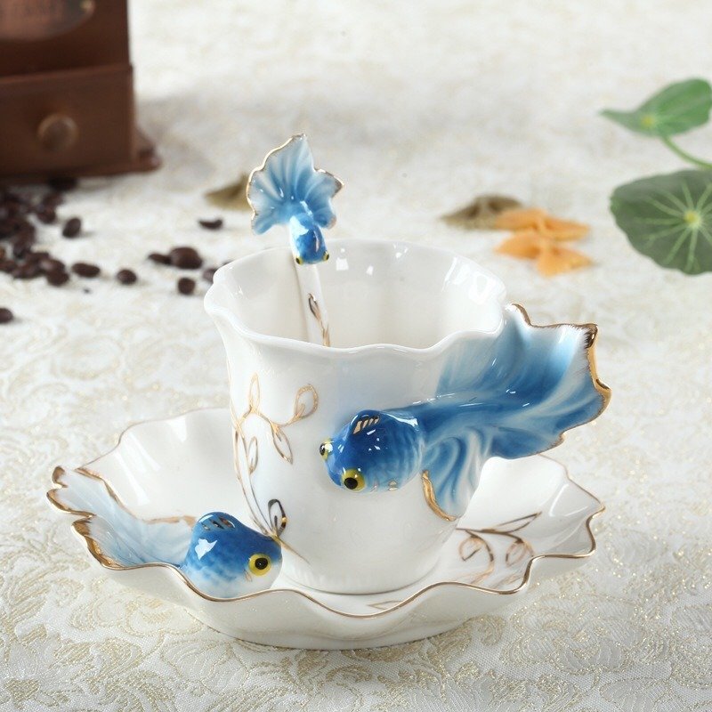 ZPT659☆金魚のデザイン?オシャレなコーヒーカップ キッチン 食器 洋食器 茶器 コップ マグ ティーカップ ソーサー拍卖