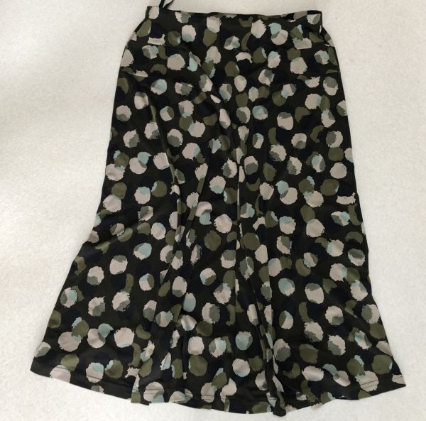 $$〜リピーター様特典割引有り◎未使用近い美品◎総柄◎ローラアシュレイ◎スカート拍卖