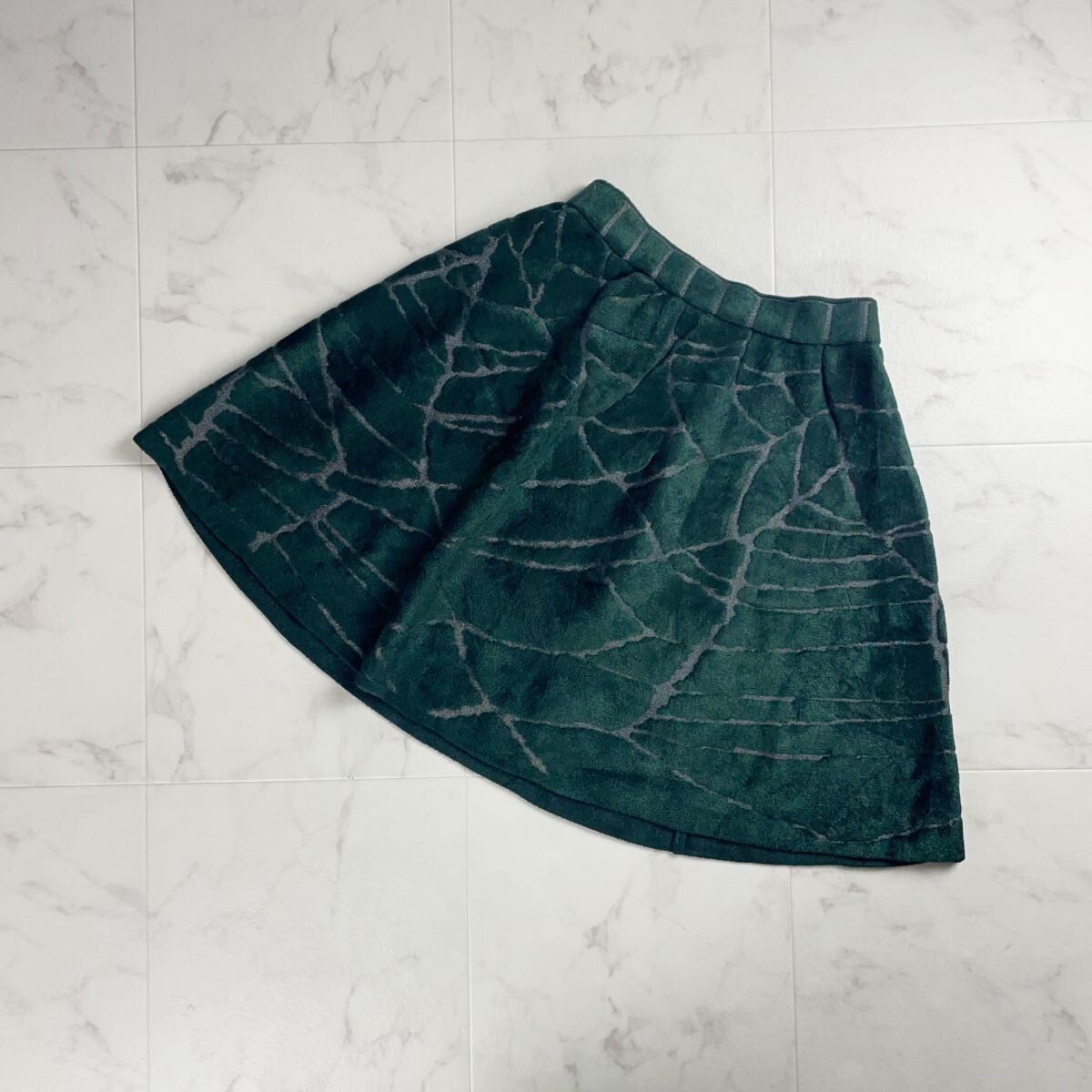 美品 MAISON ULLENS メゾンウーレンズ 総柄 3D生地 ベロア フレアスカート 膝丈 裏地なし レディース ボトムス 緑 グリーン サイズS*SC402拍卖
