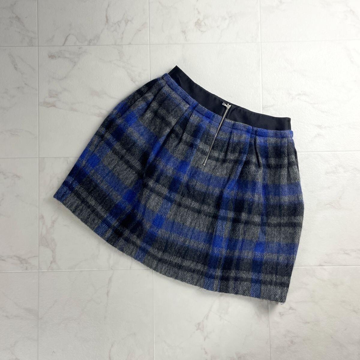 美品 ADORE アドーア タックフレアスカート 膝丈 チェック 裏地あり バッグジップ 青 ブルー サイズ38*SC637拍卖