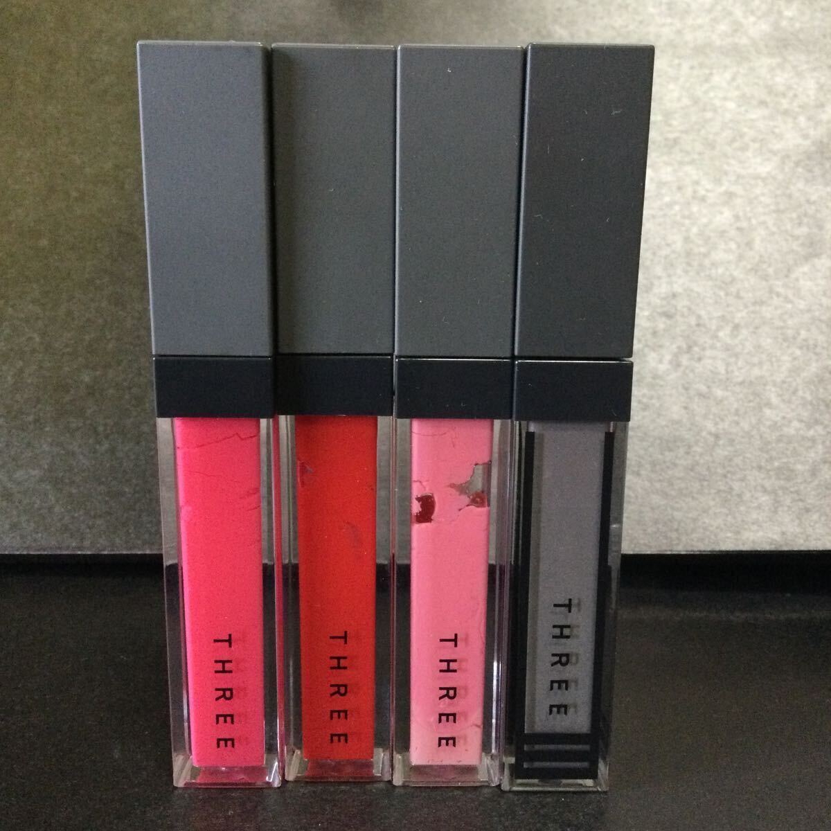 THREE 計4本 シマリング リップジャム 色05/08/18 ★残量半量前後品3色・ウィスパーグロスフォーアイ 09 ★残量少なめ品 拍卖