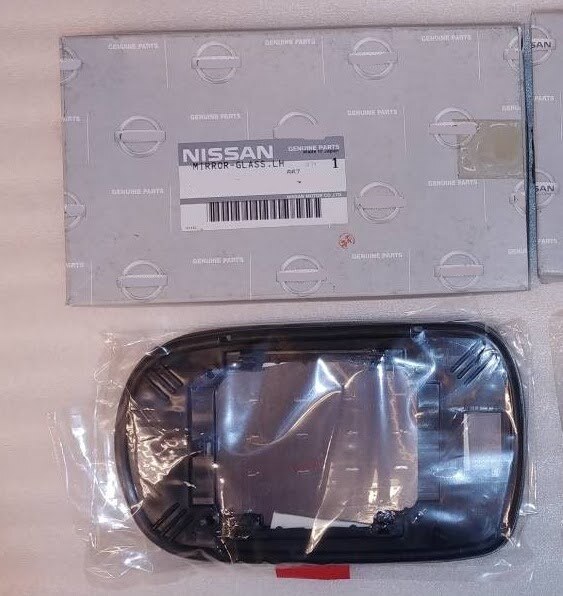 ★新品 日産 R32 スカイライン 4ドア 純正 ドアミラーガラス 左 NISSAN Mirror glass LH拍卖
