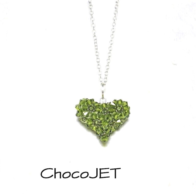 スワロフスキーハートネックレス グリーンビーズ カーキオリーブクリスタルペンダント 緑色 拍卖