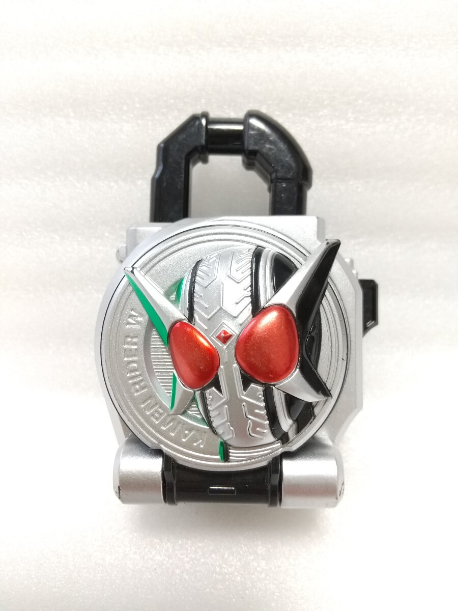 SG ダブルロックシード (サイクロンジョーカーエクストリーム) 仮面ライダー鎧武/ガイム ダブル ロックシード拍卖