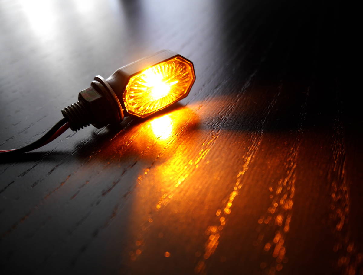 【即納可】高光度ミニLEDウインカー 左右セット(2本セット) WR250R/X CRF250 KLX250 CBR600RR Ninja250 MT-09 MT-07 MT-03 MT-25 CBR GROM拍卖