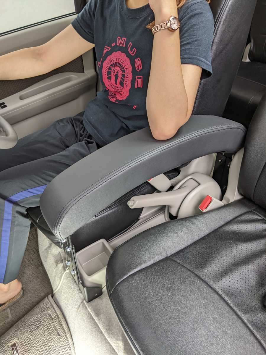 スズキエブリイバン17V64Vセンターアームレスト PVCレザーフレームスチール高さ調節7センチボルトオン取り付け加工なし新品未使用SHINKE製拍卖