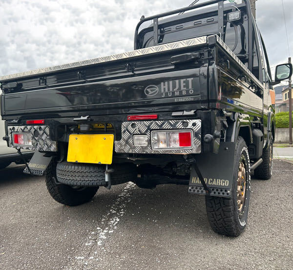 格安売り切り! 未使用 ダイハツハイゼットトラック ハイゼットジャンボ リアテール周り ステンレス製 縞模様 シマ模様ガーニッシュ拍卖