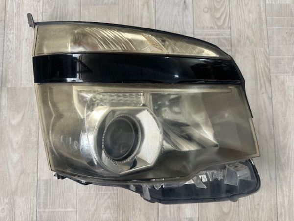 トヨタ TOYOTA ヴォクシー VOXY ZRR70 純正 部品取り 右 R 運転席側 ヘッド ライト ランプ ガーニッシュ付き 202 No.2540拍卖