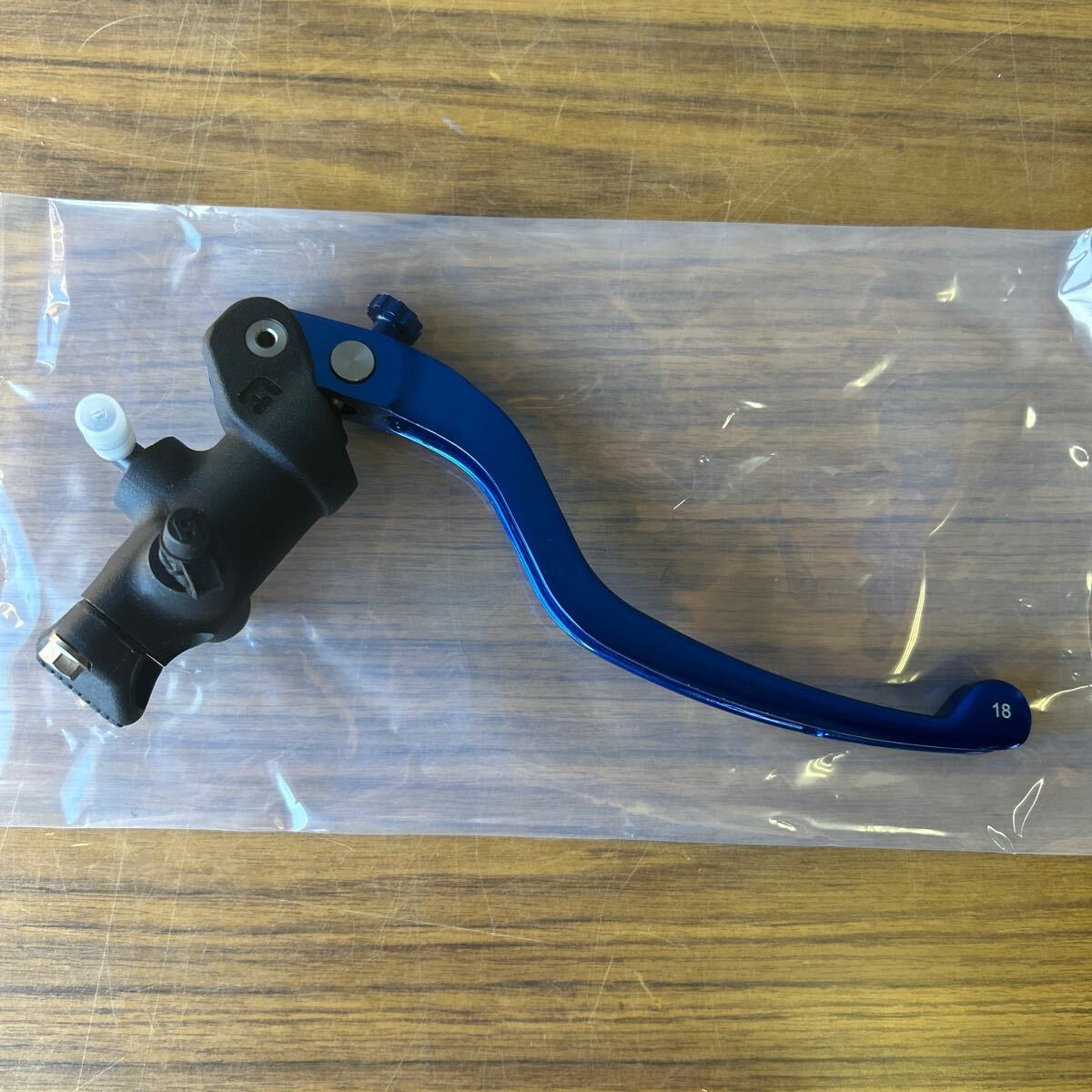 アコサット ACCORSSRTO レバー付き ラジアルブレーキマスターシリンダー 16×18 CL.B1618A.B 新品(△911.8) 拍卖