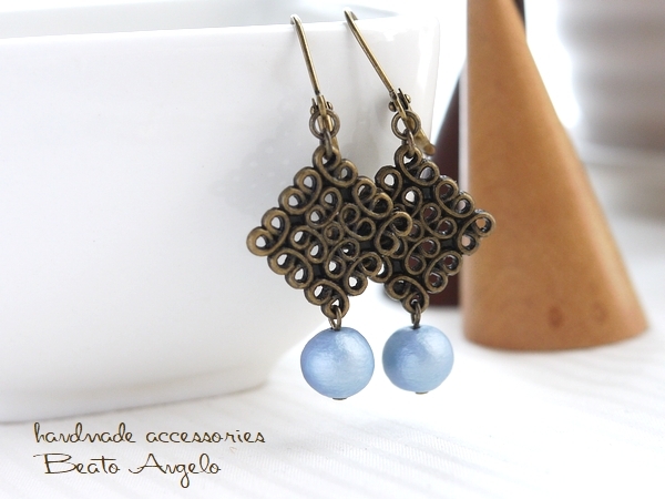 ♪+angelo+コットンパールとチベタン透かしのピアス(p-428)Lt.ブルーグレー AG 金古美 アンティーク 秋 フレンチフック拍卖