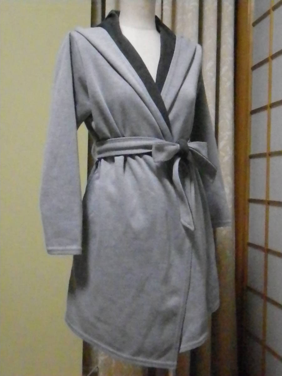 01【中古美品】*IT'S DEMO イッツデモ フードコート シンプルデザイン 腰紐&両脇ポケット付 グレー レターパックプラス利用可拍卖