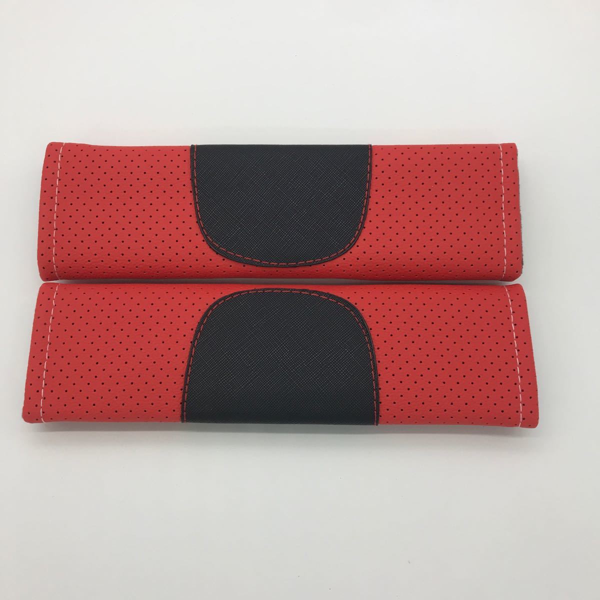 新品 汎用シートベルトカバー 革タイプ シートベルトパッド カー用品 2本セット 赤拍卖