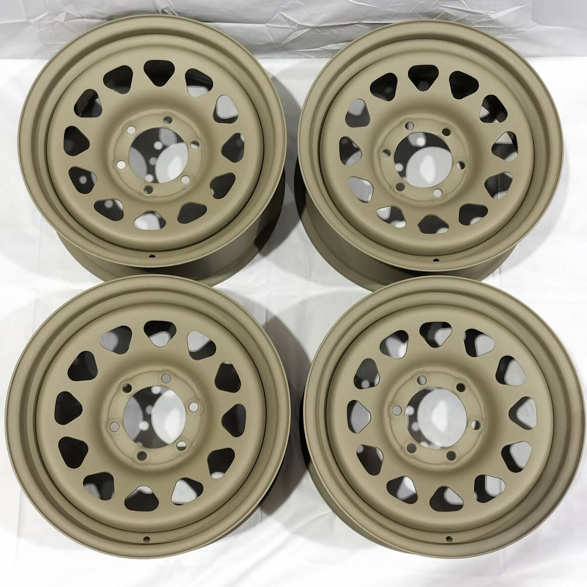 DAYTONAS D/S マットサンドベージュ 17-8.0J 6H139.7 +20 4本セット ハイラックス サーフ ランドクルーザープラド FJクルーザー 01-2446拍卖