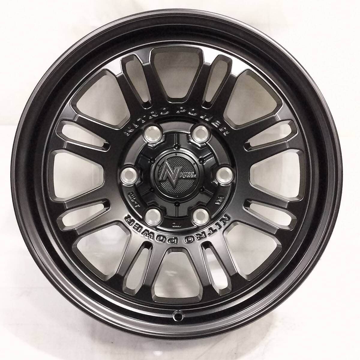ナイトロパワー M16アサルト 17x6.5J+38 6H139.7 YOKOHAMA PARADA PA03 215//60R17 109/107S ハイエース レジアスエース 200系 01-2506拍卖