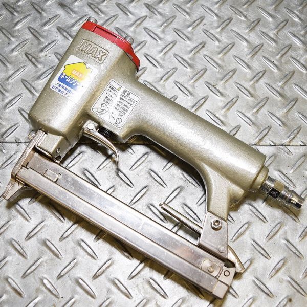 新潟発】MAX エアネイラ TA-33/422J 常圧モデル 4Jステープルタッカー エアーネイラ エア工具 エアー工具 コンプレッサー マックス 中古拍卖