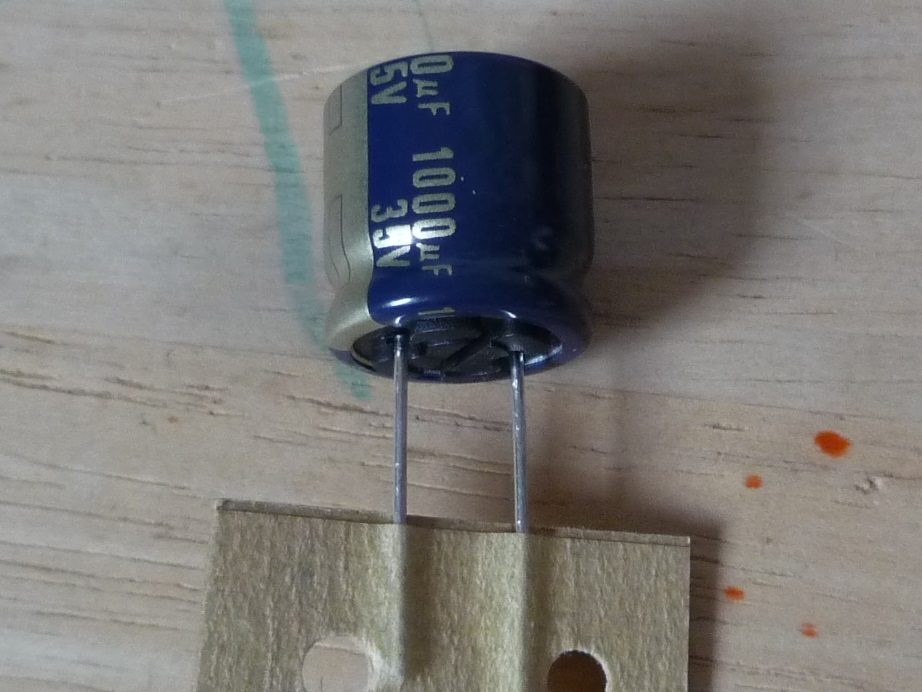 パナソニック製 CE FXシリーズ 35V 1000uF 105℃品 Φ16mm アルミ電解コンデンサ 新品未使用品拍卖