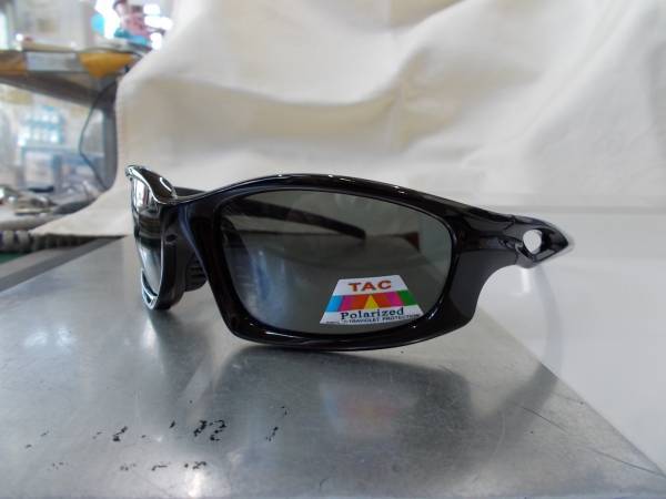 バイカーにお勧め!超かっこいい偏光サングラス7282POL-01!拍卖