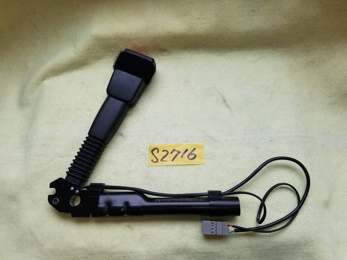 【未使用】BMW 3シリーズ E91 純正 フロント 左 シートベルトキャッチ テンショナー 72117213563 S2716拍卖