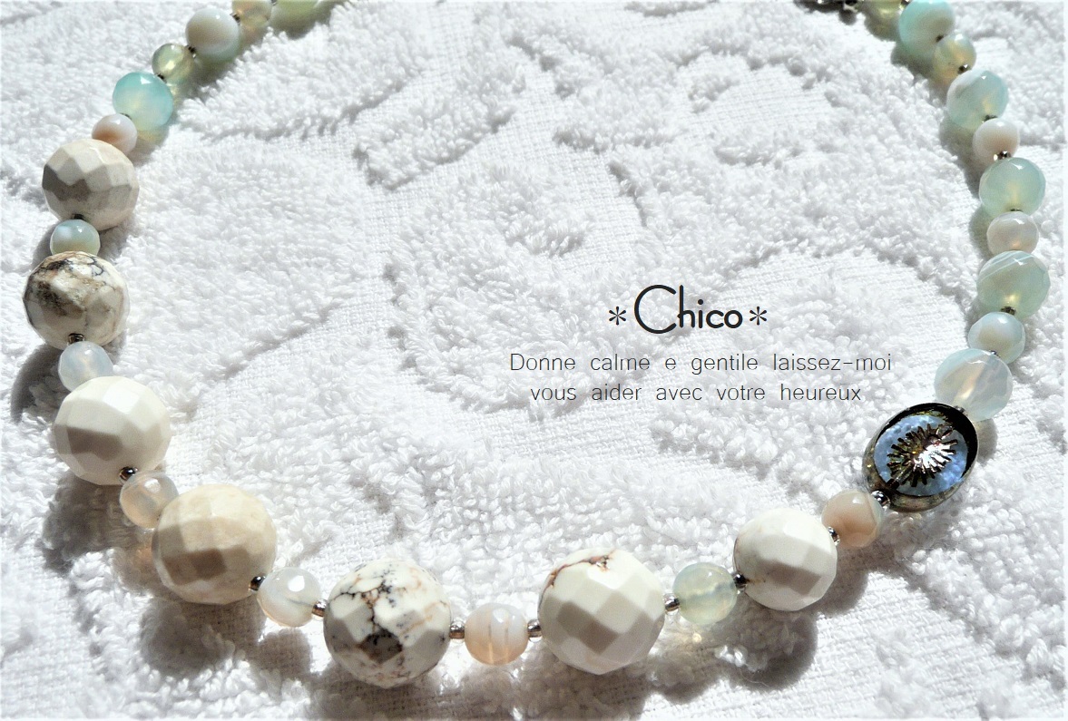 ◆46cm◆ホワイト×べージュ マグネサイト・ライトブルー天然石 ハンドメイドネックレス ♪ ★2点以上送料無料!★拍卖