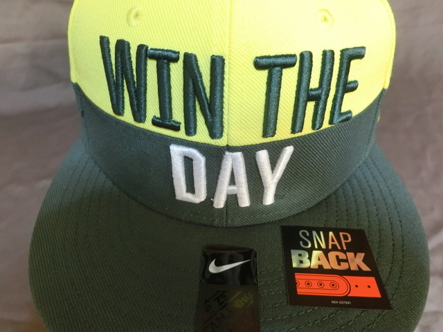 激レア USA購入【Nike】製 USカレッジ オレゴン大学ダックス 【OREGON DUCKS】【WIN THE DAY】ロゴ刺繍入りキャップ イエロー x グリーン拍卖