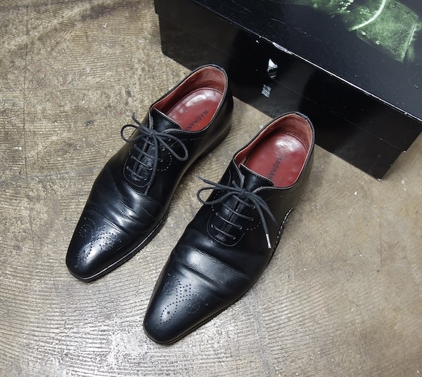 TK 箱付 マグナーニ 『オパンカ製法』 レザーシューズ ホールカット メダリオン 39 黒 ブラック 革靴 ビジネス拍卖