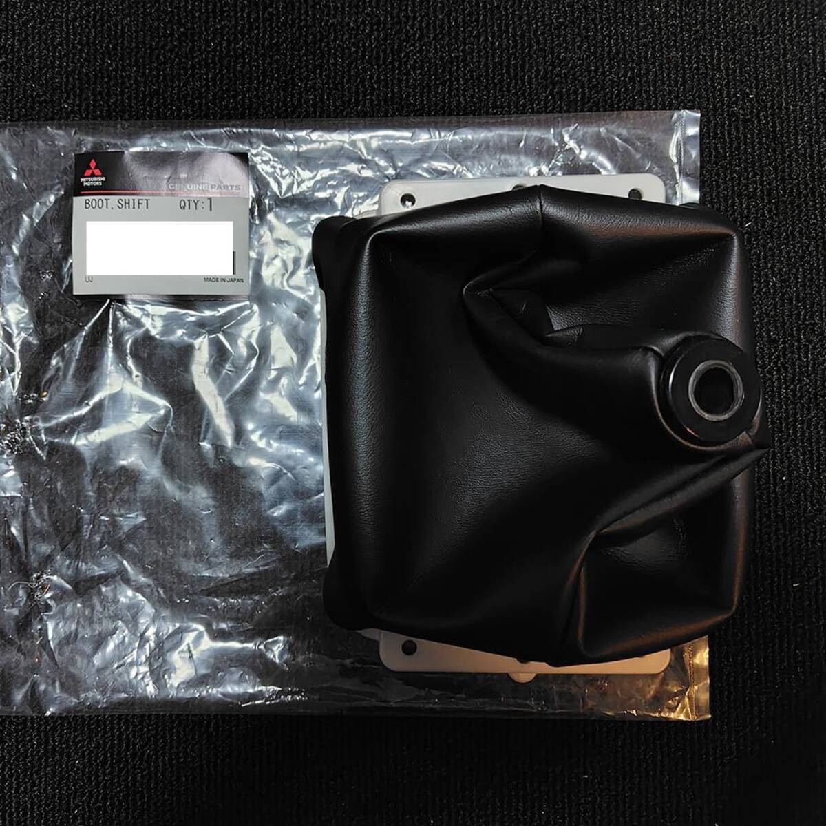 ●新品 未使用 純正部品 三菱自動車 ランサーエボリューションX CY4A/CZ4A カバー、シフトレバー クリーン交換 在庫限り 希少 レア●拍卖