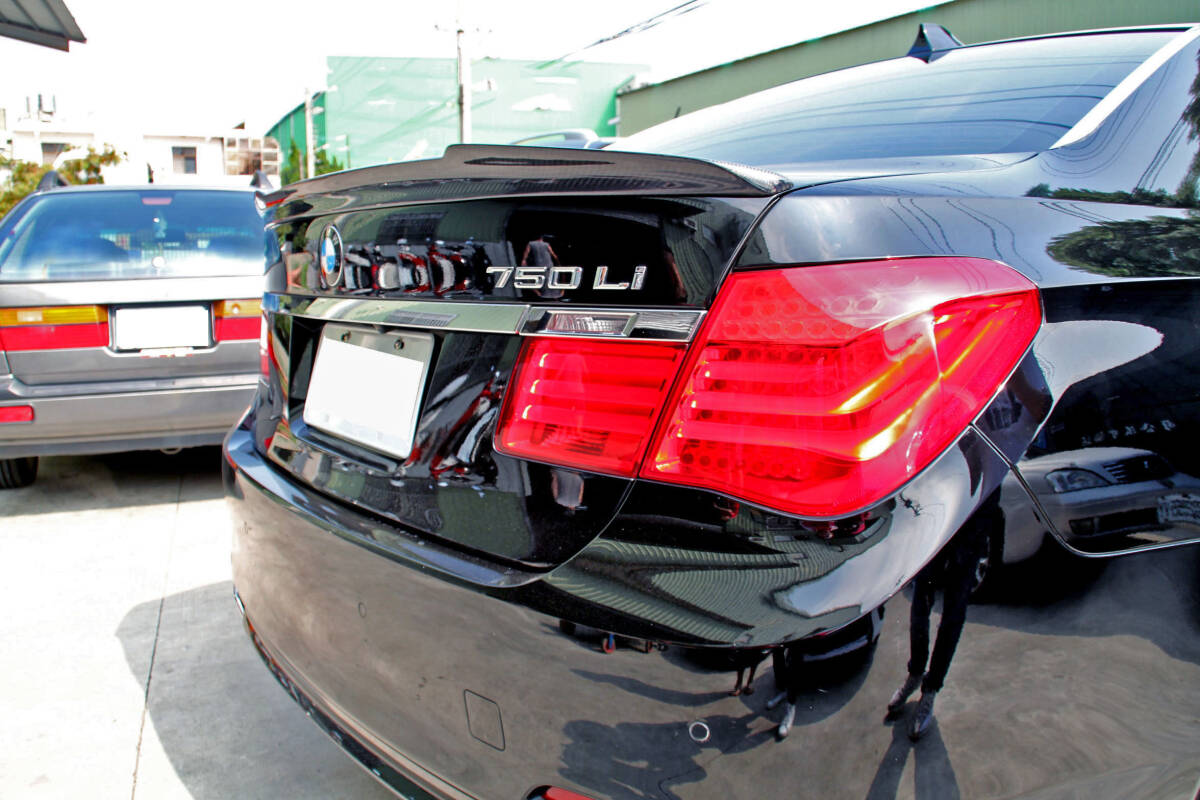 2009-2015 BMW 7シリーズ F01 F02 セダン 本物のカーボン V TYPE リアトランクスポイラー エアロ ウイング スポイラー拍卖