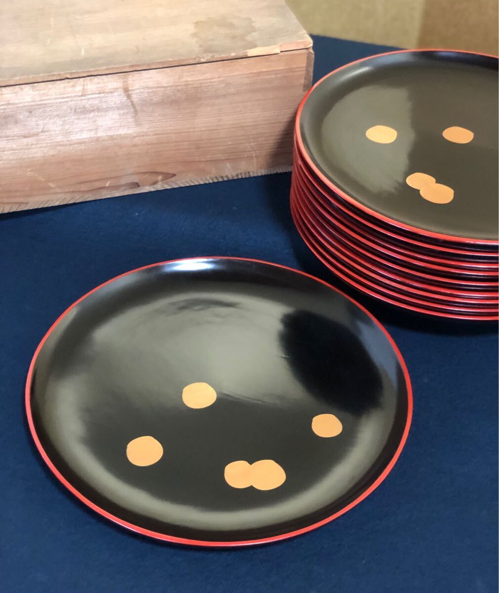 《R》黒塗 縁朱 つぼつぼ蒔絵 丸盆10客 木製漆器 木箱 (250331A1拍卖