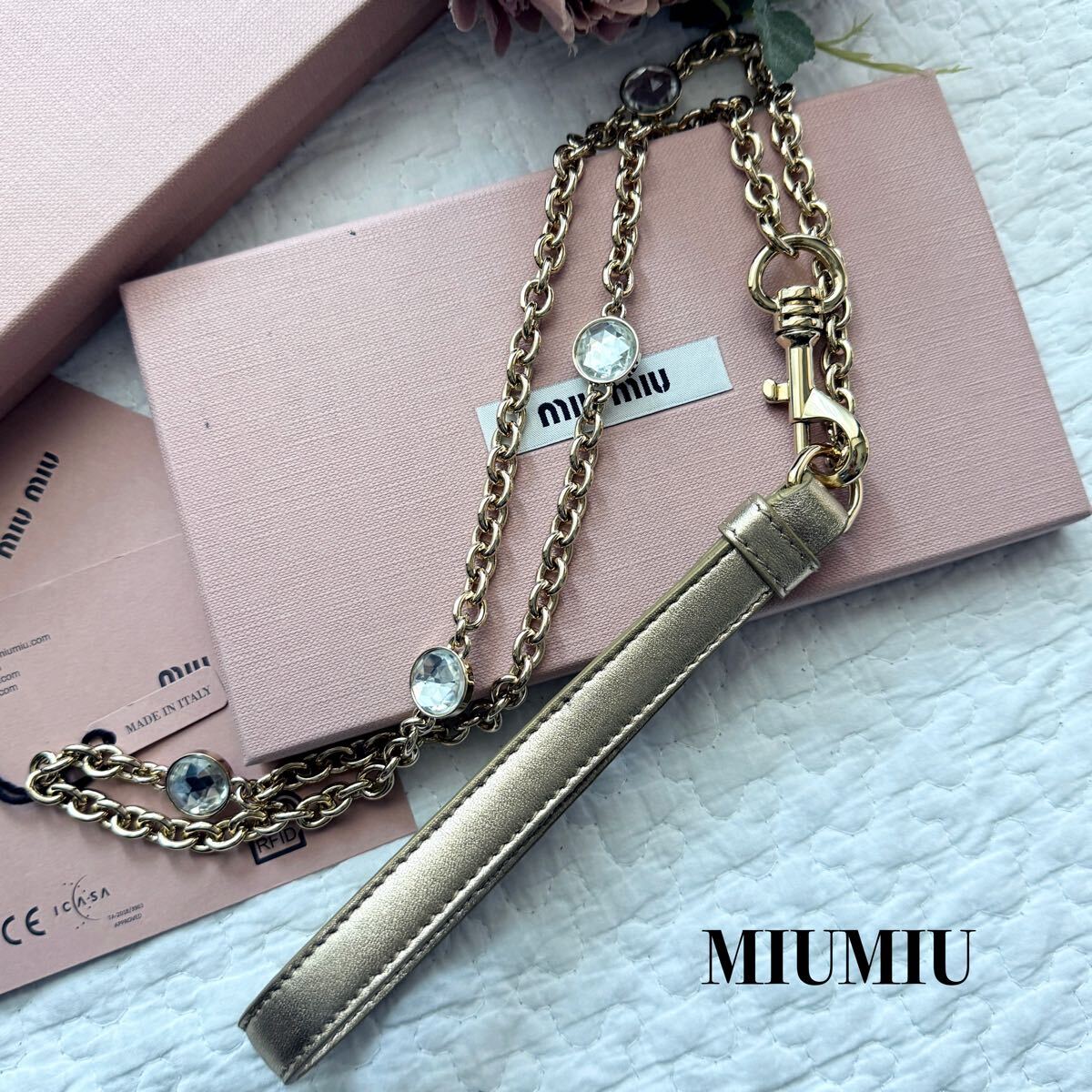 極美品■ miumiu ミュウミュウ ラインストーン ビジュー キーホルダー チェーン バッグチャーム ゴールド拍卖