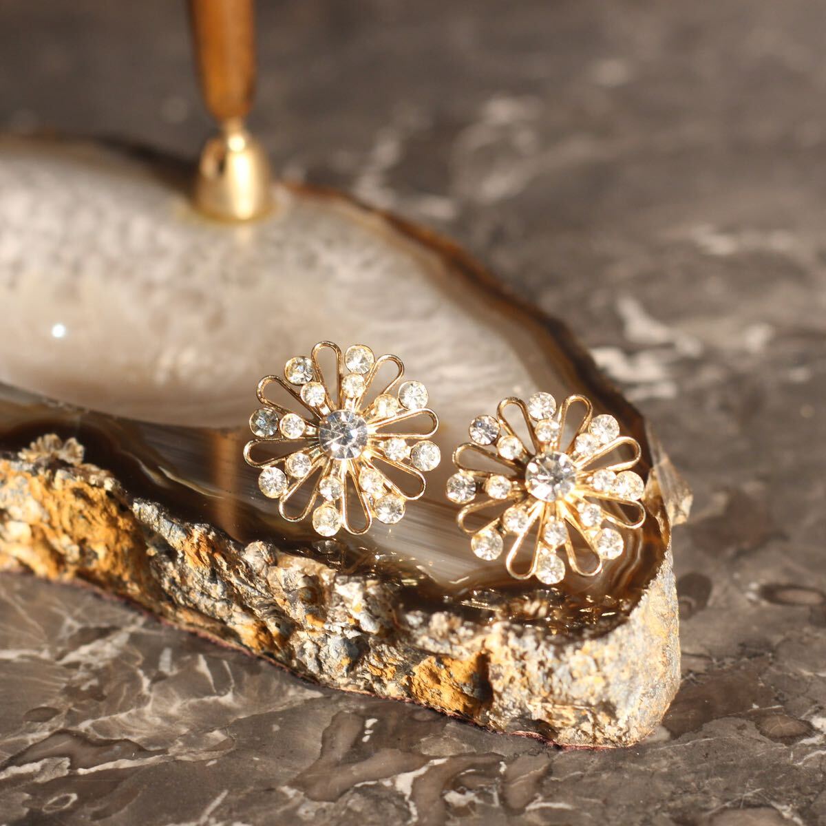 USA VINTAGE FLOWER DESIGN CLEAR STONE EAR CLIPS/アメリカ古着お花デザインクリアストーンイヤリング拍卖