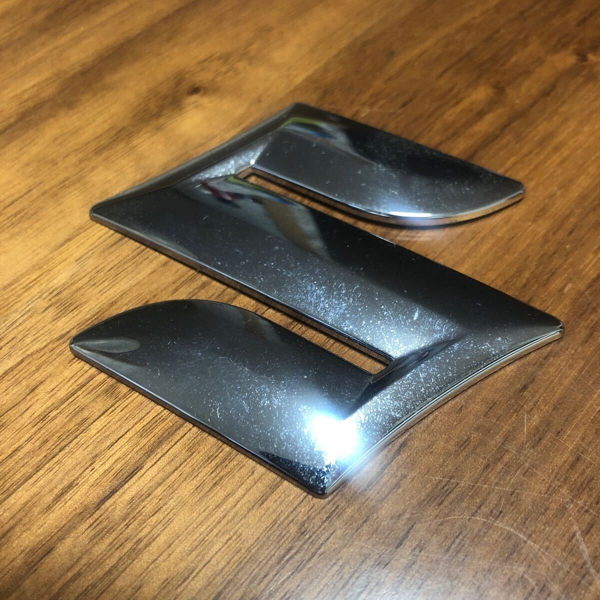 スズキ エンプレム ロゴ Sマーク SUZUKI スイフト ジムニー ワゴンR パレットなどに拍卖