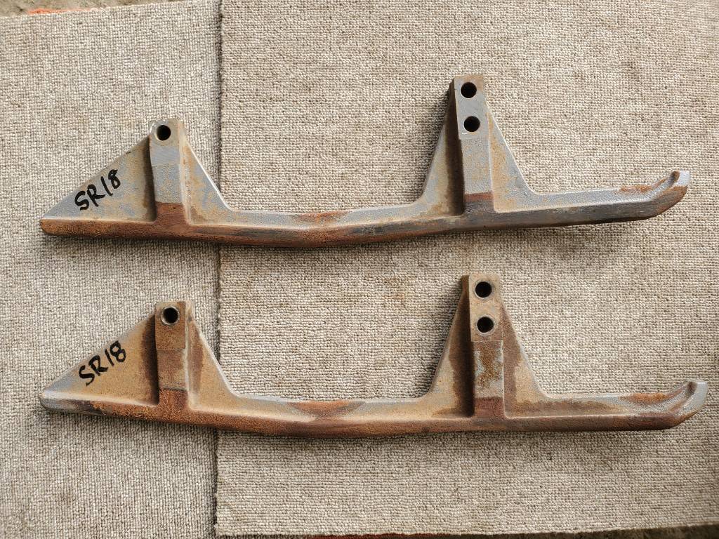 ★茨城発 クボタ コンバイン SR18外し クローラガイド 2個セット★拍卖