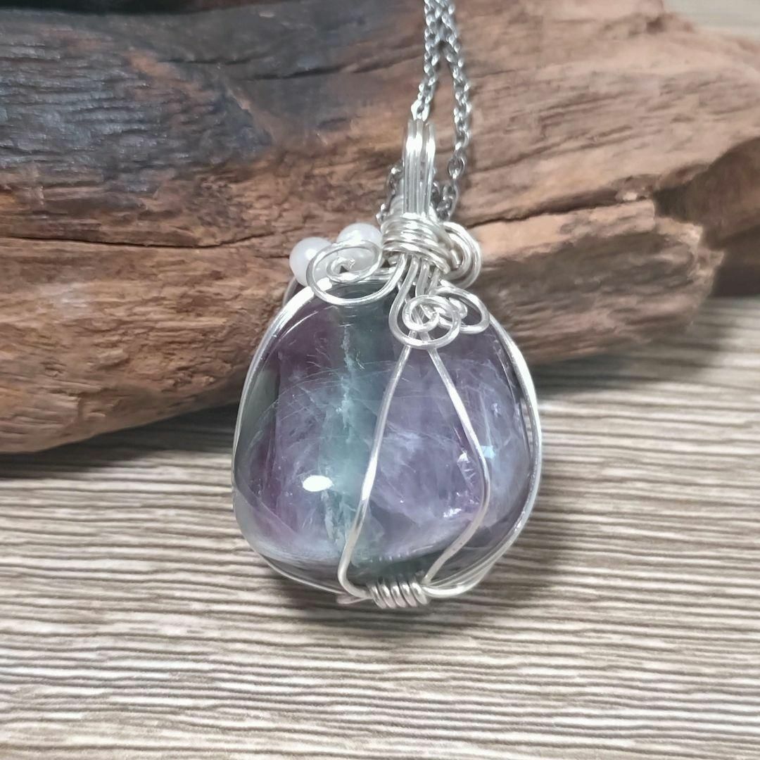 かわいいパールビーズ付き 虹入り! しましまフローライトの原石ネックレス拍卖