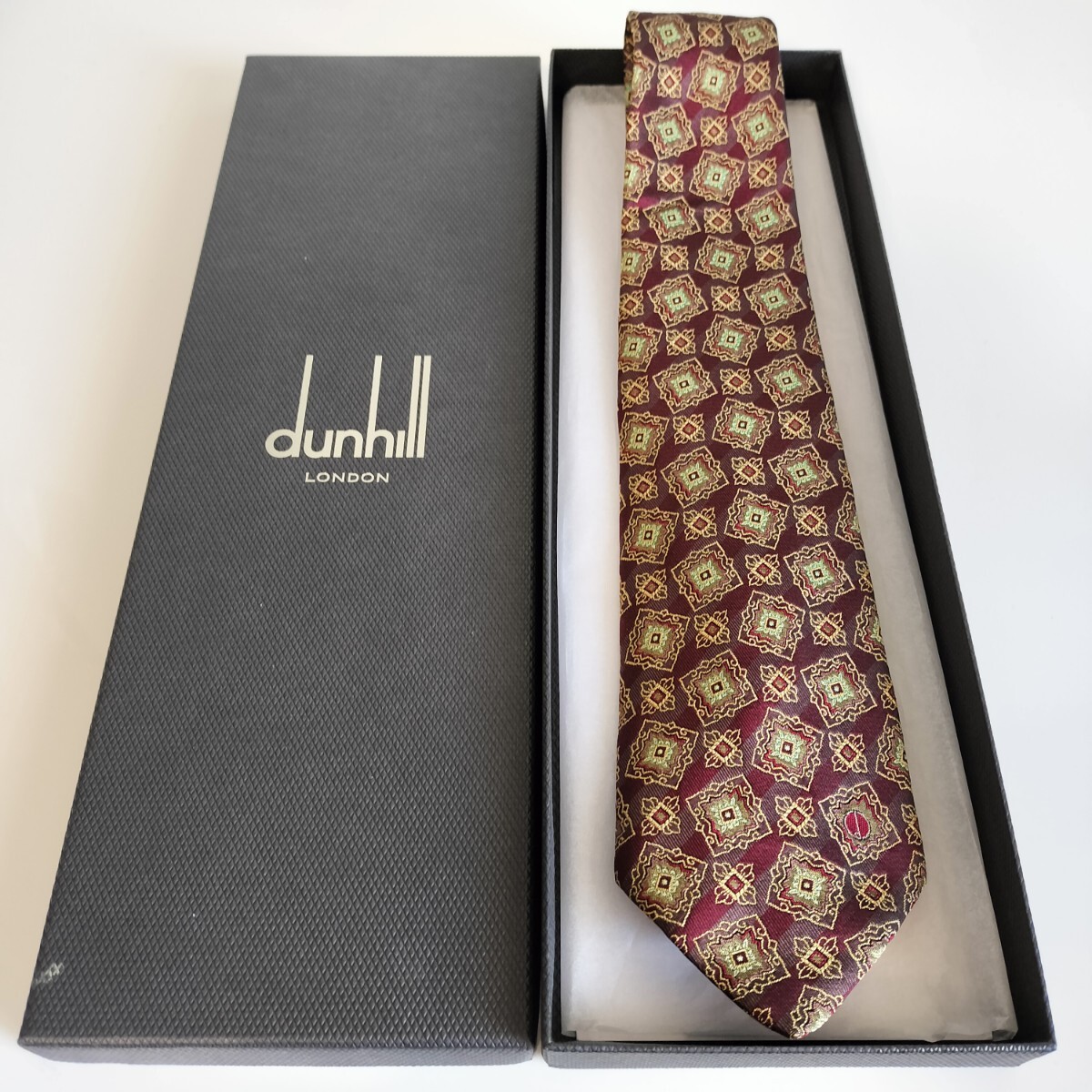 ダンヒル(Dunhill)ボルドー四角装飾Dロゴネクタイ拍卖