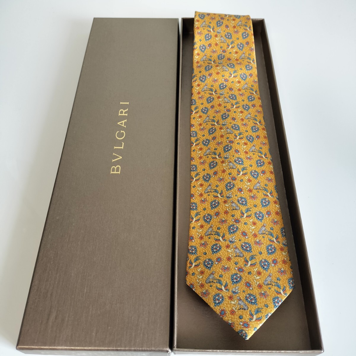 ブルガリ(BVLGARI)オレンジ動物花柄セッテピエゲネクタイ拍卖